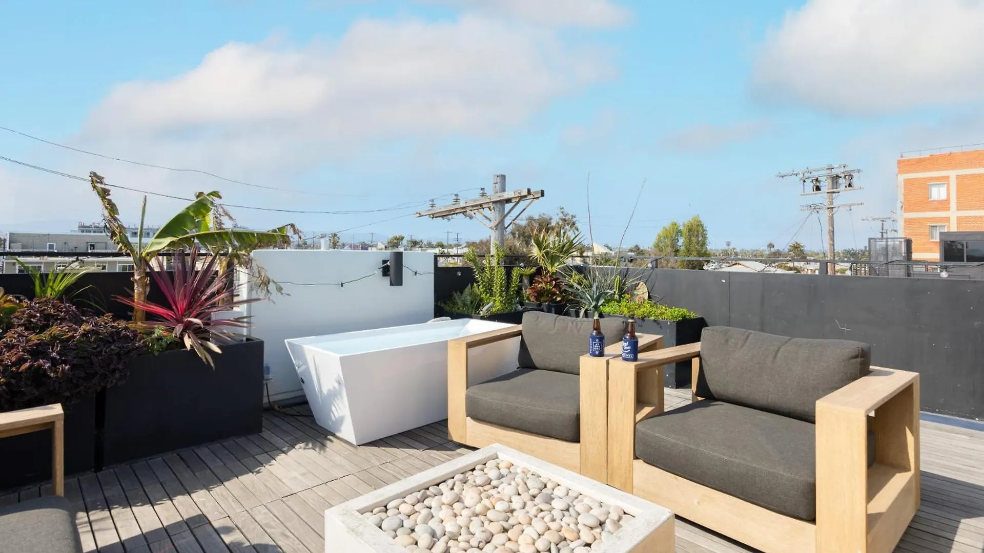 Holiday home Venice View By Avantstay Walk To Venice Beach Rooftop Ice Bath Luxe Design Los Angeles