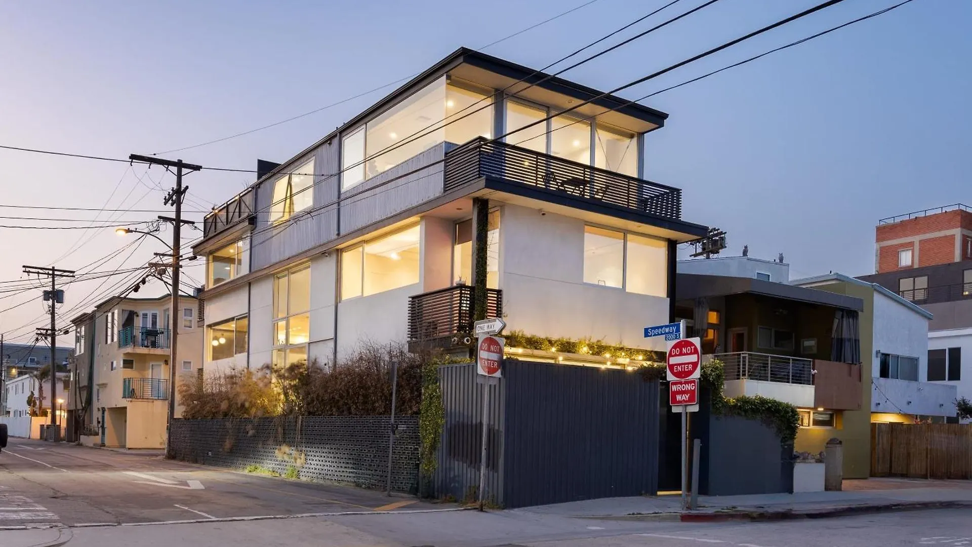 Holiday home Venice View By Avantstay Walk To Venice Beach Rooftop Ice Bath Luxe Design Los Angeles