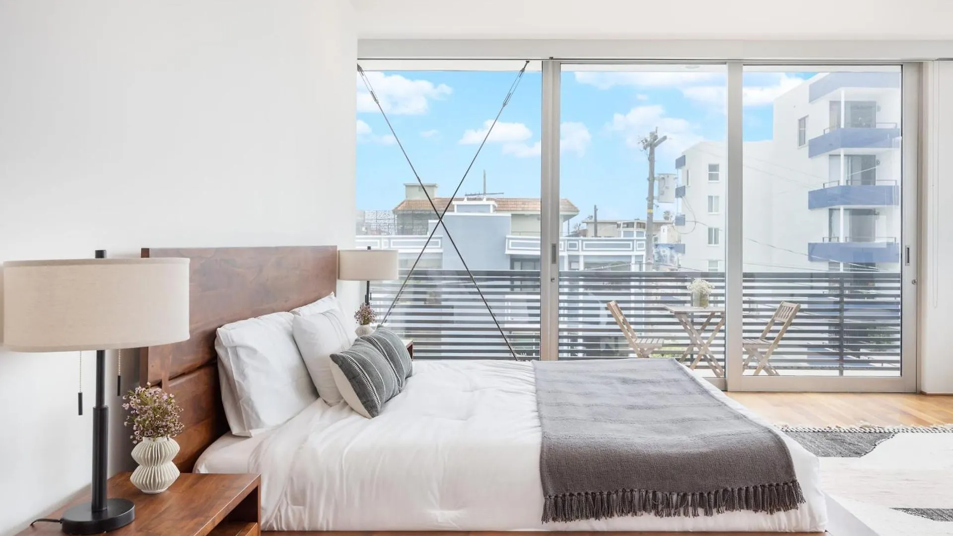 Venice View By Avantstay Walk To Venice Beach Rooftop Ice Bath Luxe Design Los Angeles Holiday home